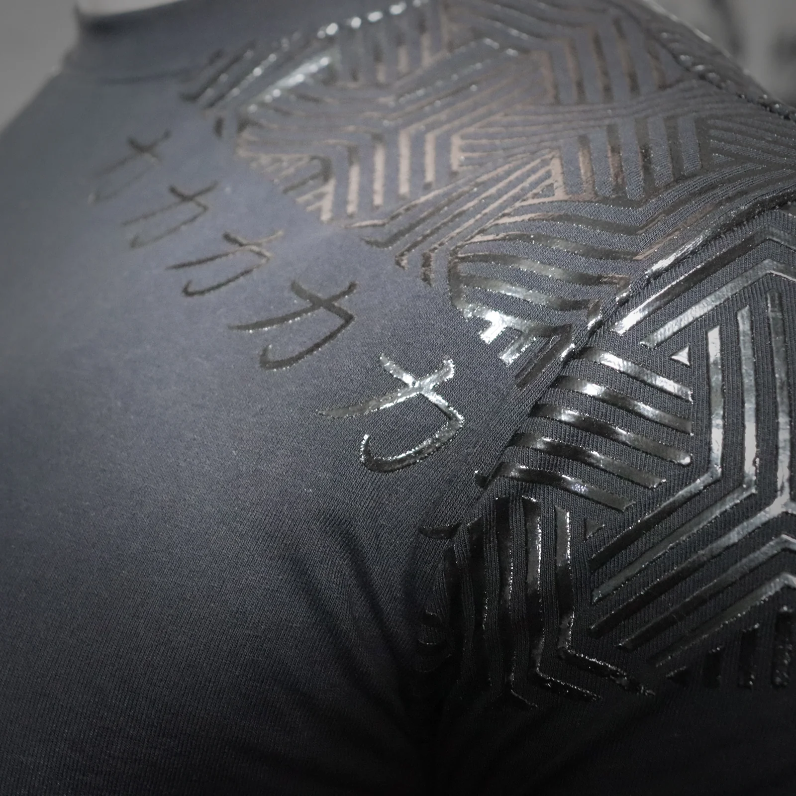 Barbell Grip Shirt, Black - Image 6