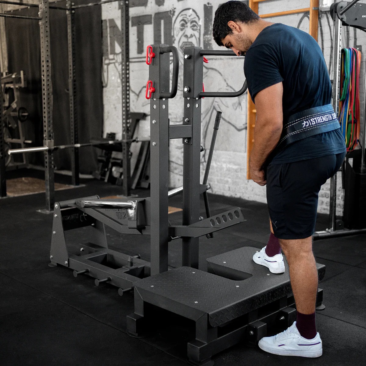 Riot Belt Squat Machine incl. Belt & Carabiner - Image 4